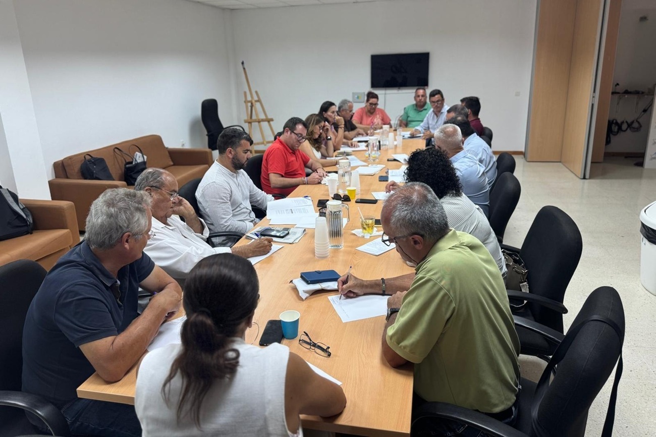 Reunión en la sede de CC con el consejero de Obras Públicas.