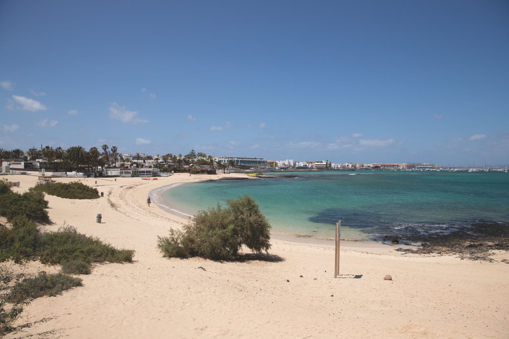 La playa urbana de Corralejo Viejo, se conoce popularmente como la Playa del Waikki.