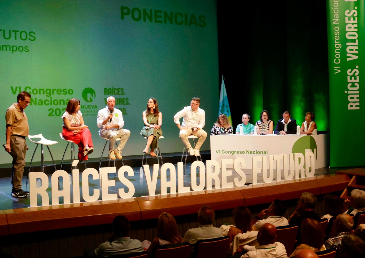 Los ponentes con Enrique Bethencourt y la Mesa del cónclave 26 julio 2025