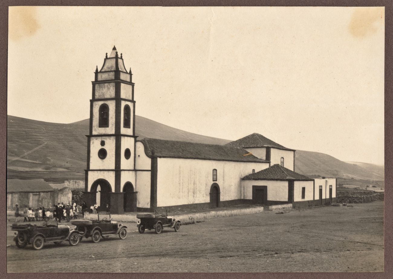 Iglesia de Santo Domingo de Guzmán de Tetir, en 1928.