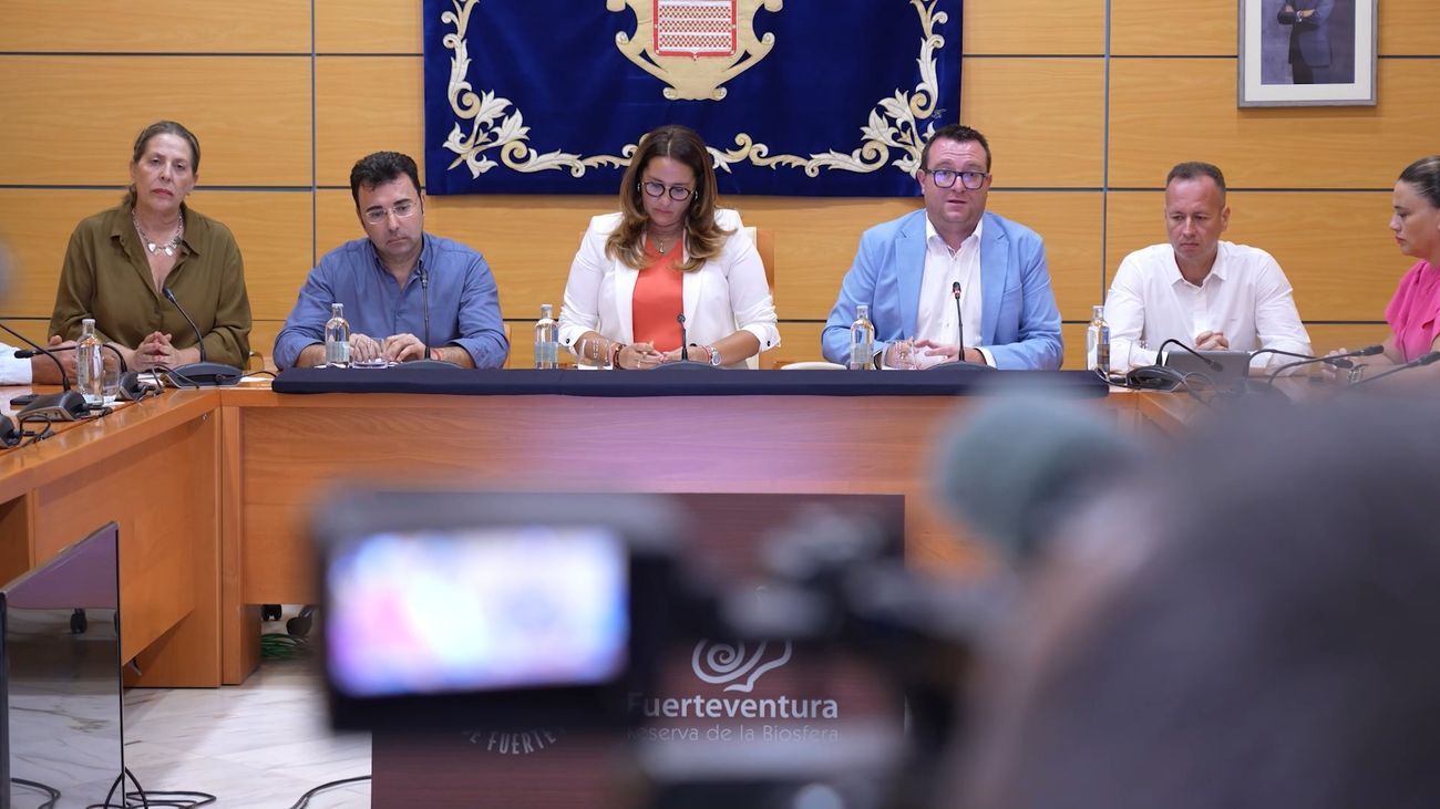 Rueda de prensa anunciando el fin de la emergencia hídrica (2) (1)