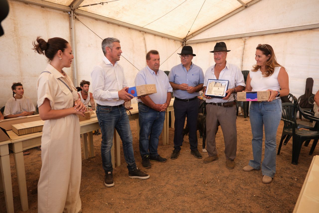Homenaje al ganadero Vicente Hernández.