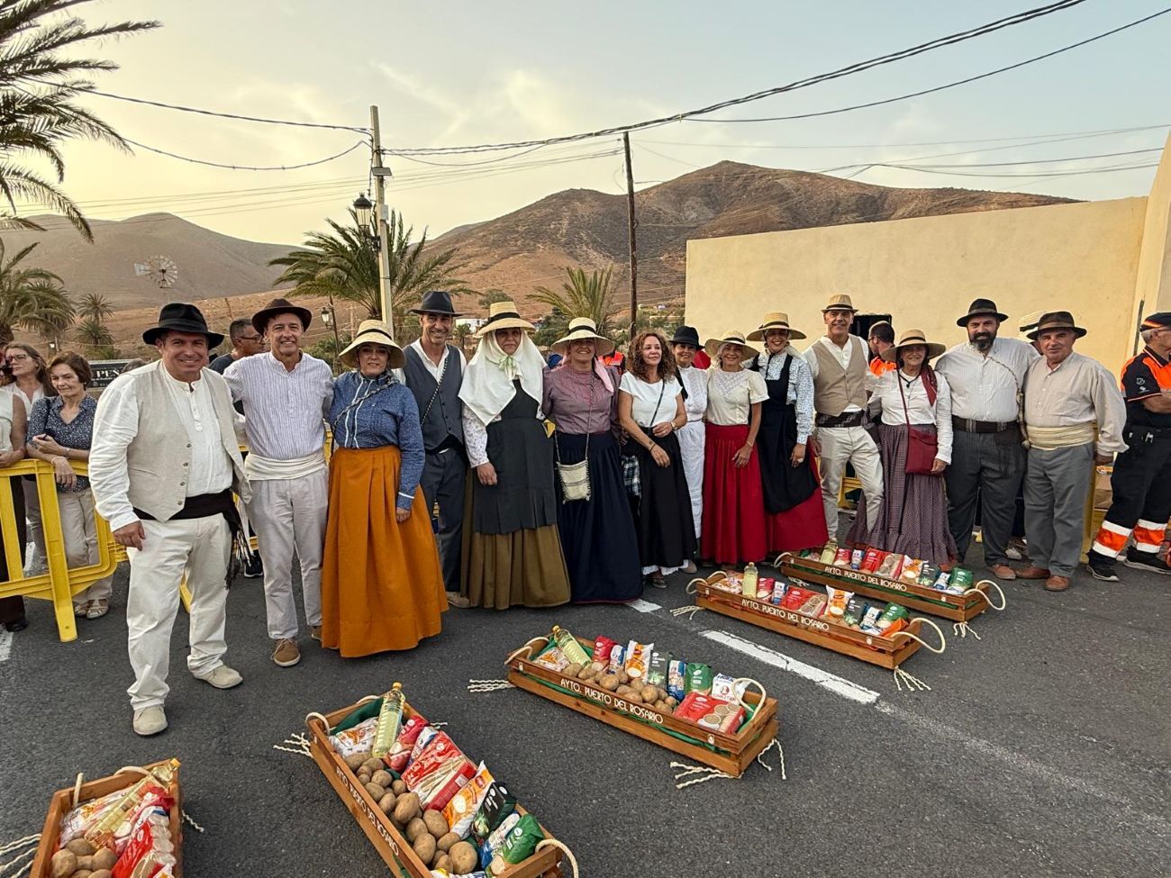Puerto del Rosario participa en la tradicional ofrenda a la Virgen de La Peña.