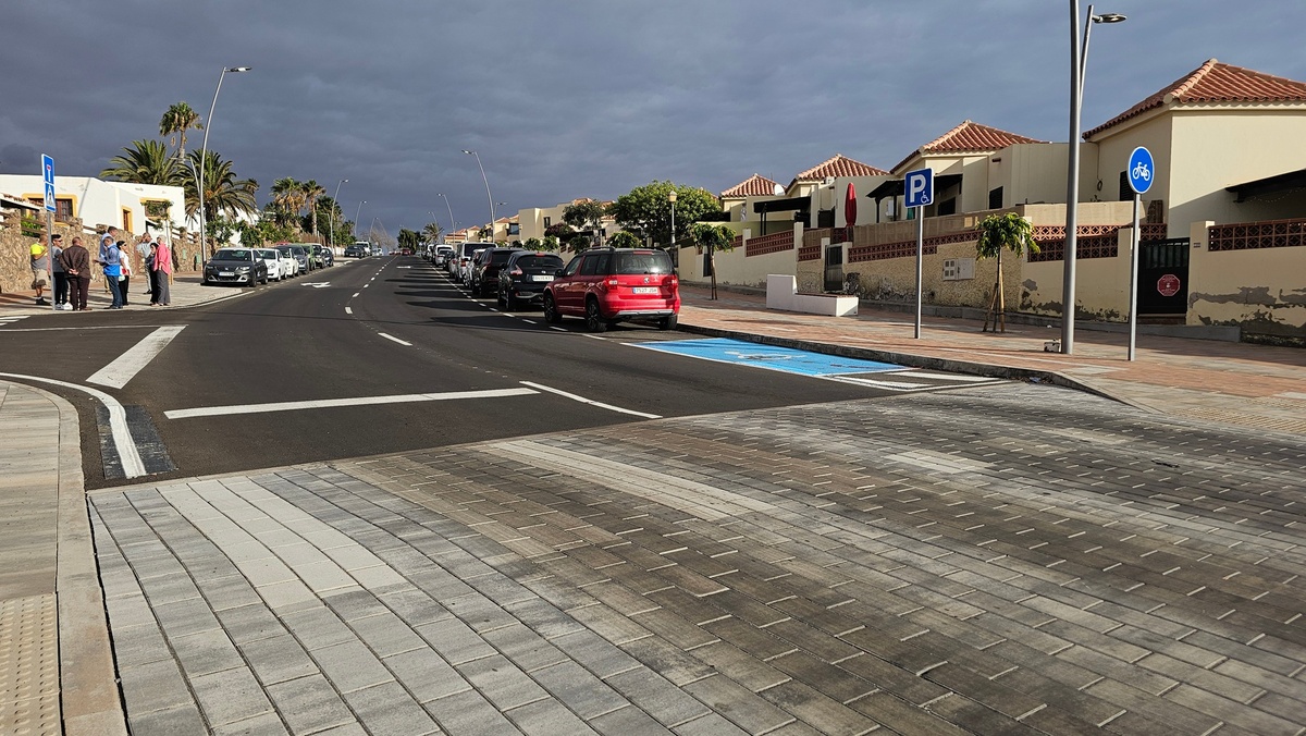 El Ayuntamiento de Antigua recepciona la calle Pablo Picasso en Caleta de Fuste (1)