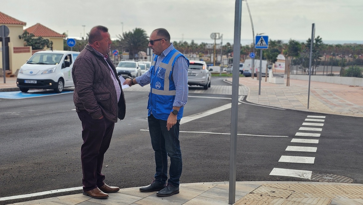 El Ayuntamiento de Antigua recepciona la calle Pablo Picasso en Caleta de Fuste (5)