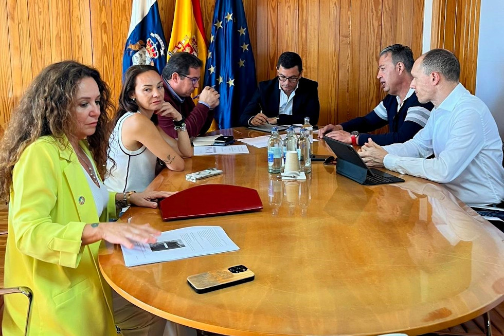 Reunión de Vivienda entre el Gobierno de Canarias y Puerto del Rosario.
