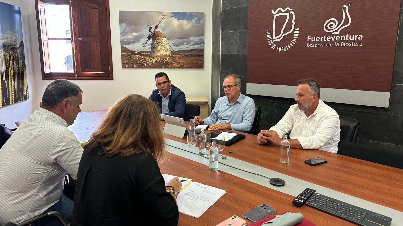 Reunión con el director general de Costas Costas para tratar asuntos del municipio de Pájara.