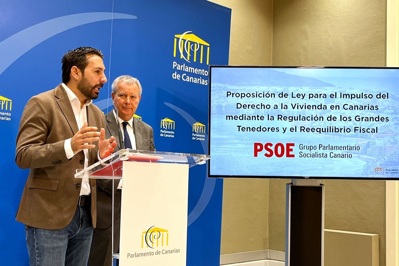 Hernández presenta la Ley de Vivienda en el Parlamento.
