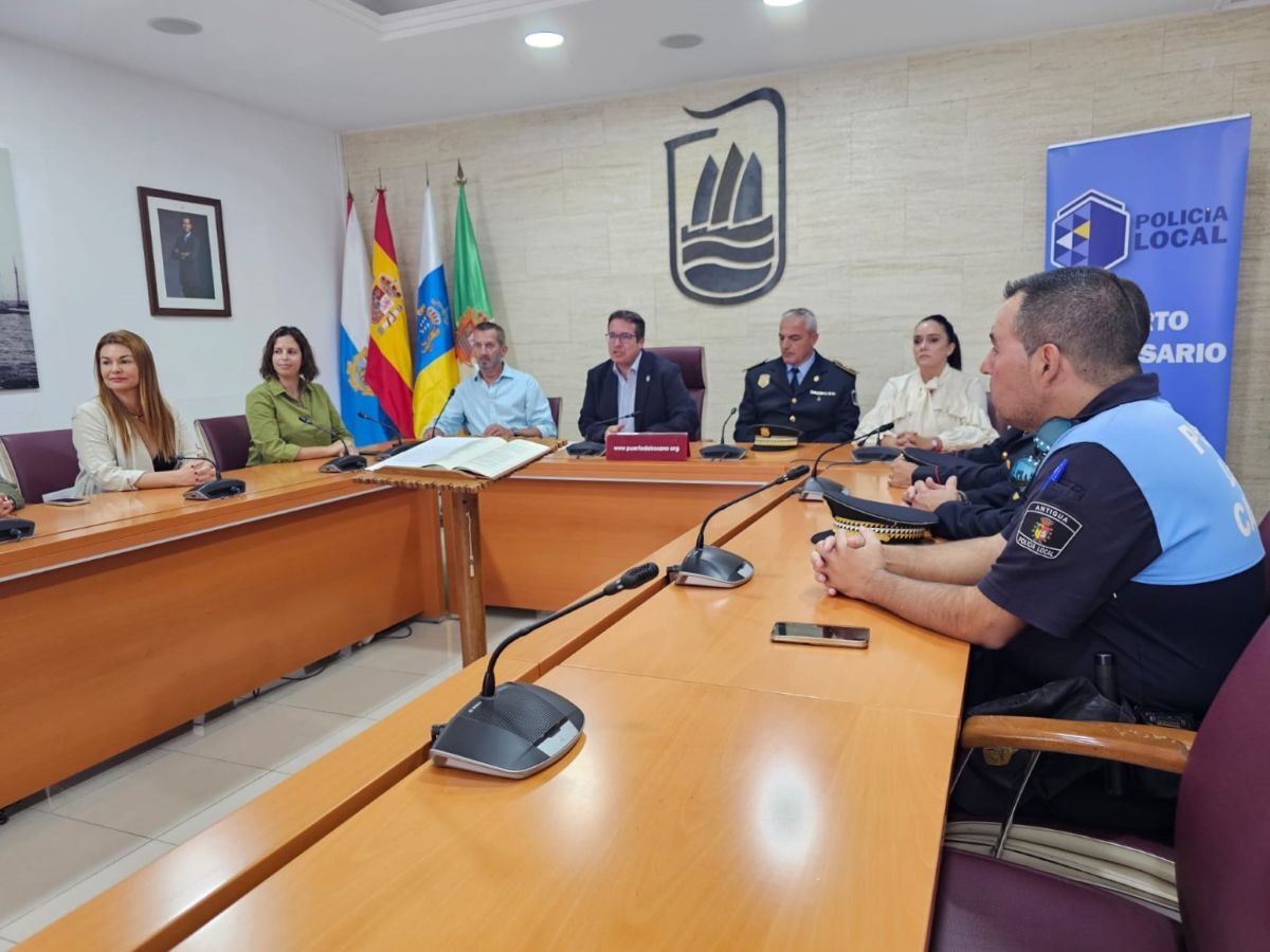 Recibimiento a cuatro agentes de la Policía Local de Puerto del Rosario