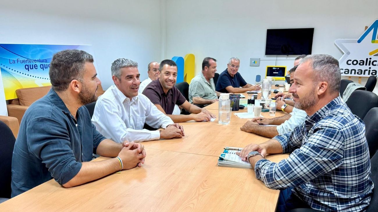 El consejero autonómico Narvay Quintero en la sede de Asamblea Majorera - Coalición Canaria