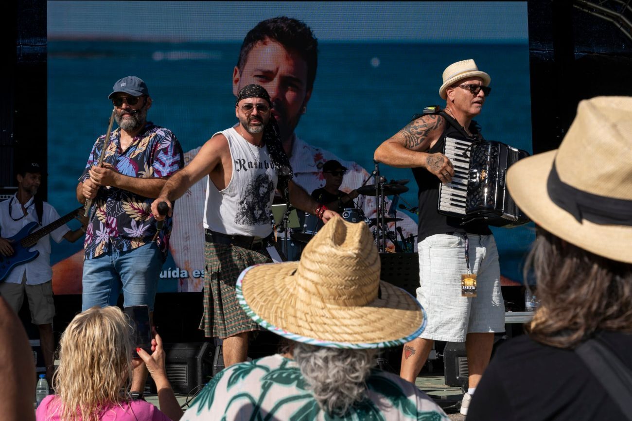 Sirinoke Folk en el Festival de Día del Arena Negra.