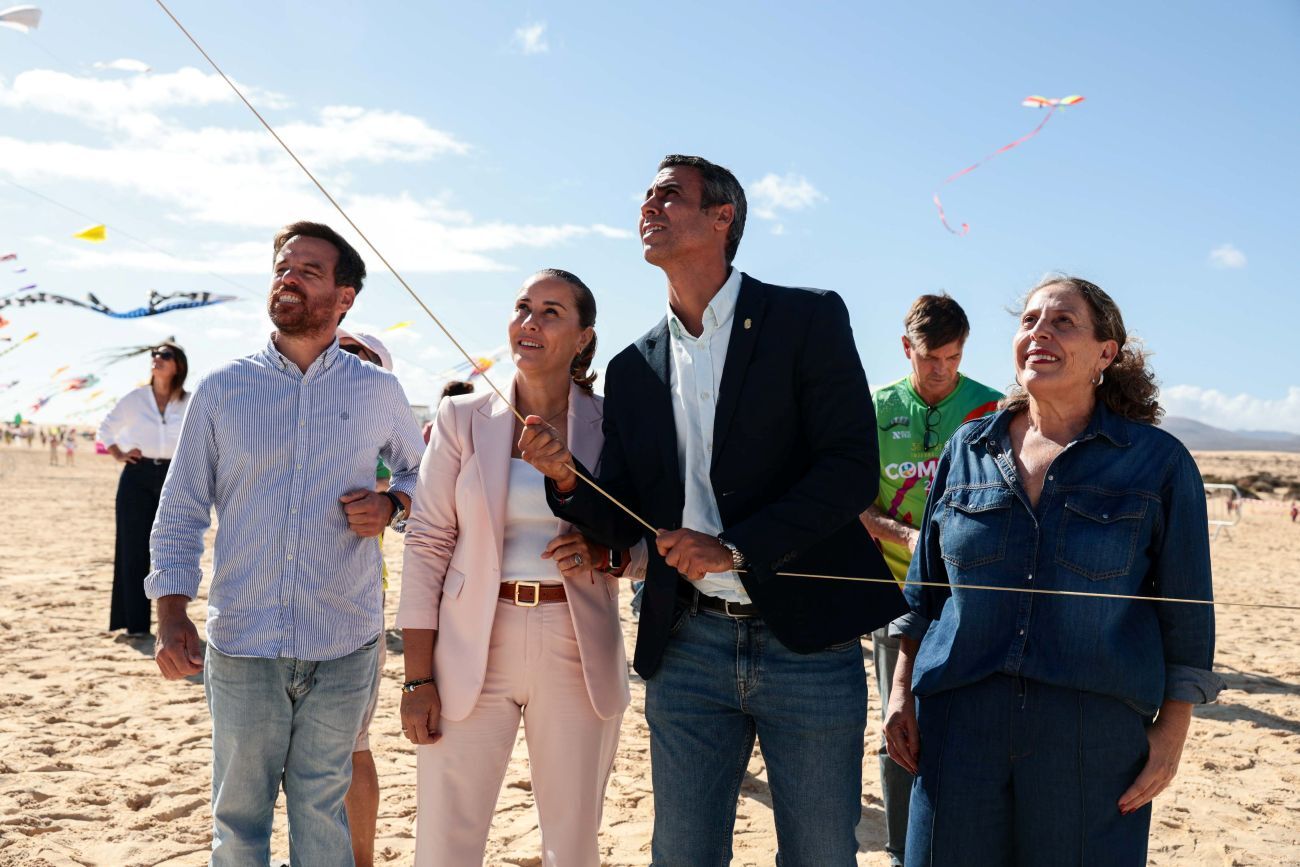 Las autoridades oficiaron el vuelo inaugural del 38º Festival de Cometas.