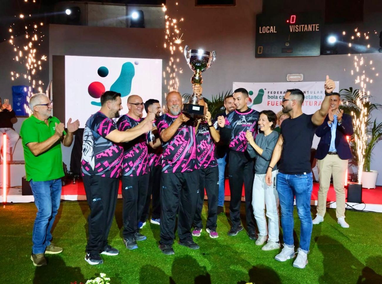 Los Mentolines, campeones masculinos de la Super Copa de Bola Canaria.