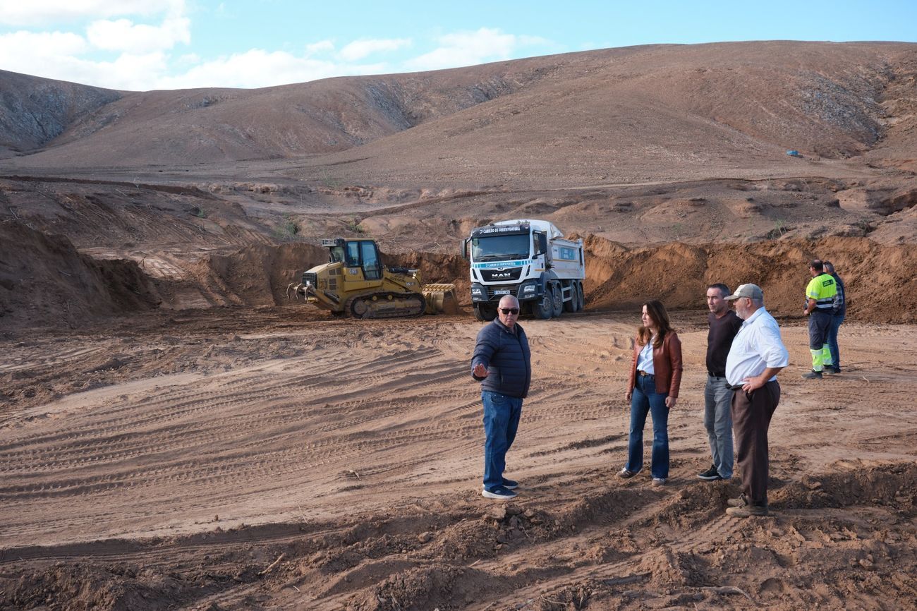 Trabajos de limpieza en la Charca de Jarugo (2)