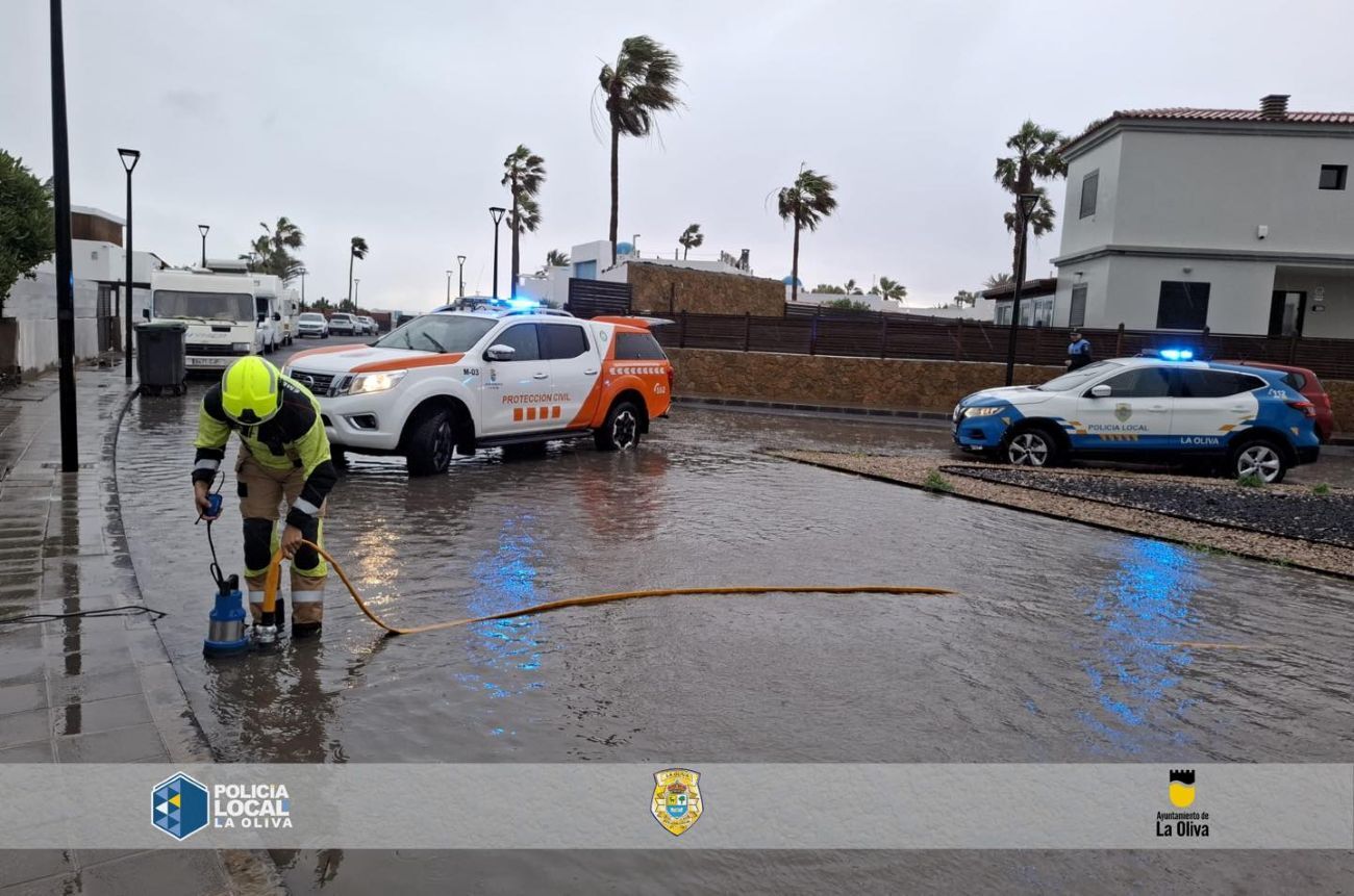 Actuación de la Policía Local, Bomberos y Protección Civil de La Oliva.