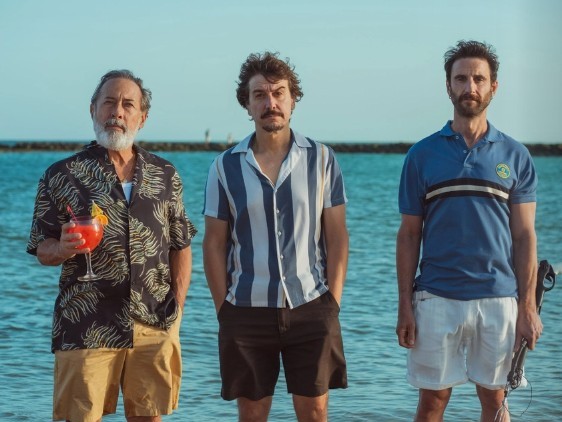 Guillermo Francella, Javier Veiga y Dani Rovira, en una imagen del dossier promocional de Wolf Beach. 