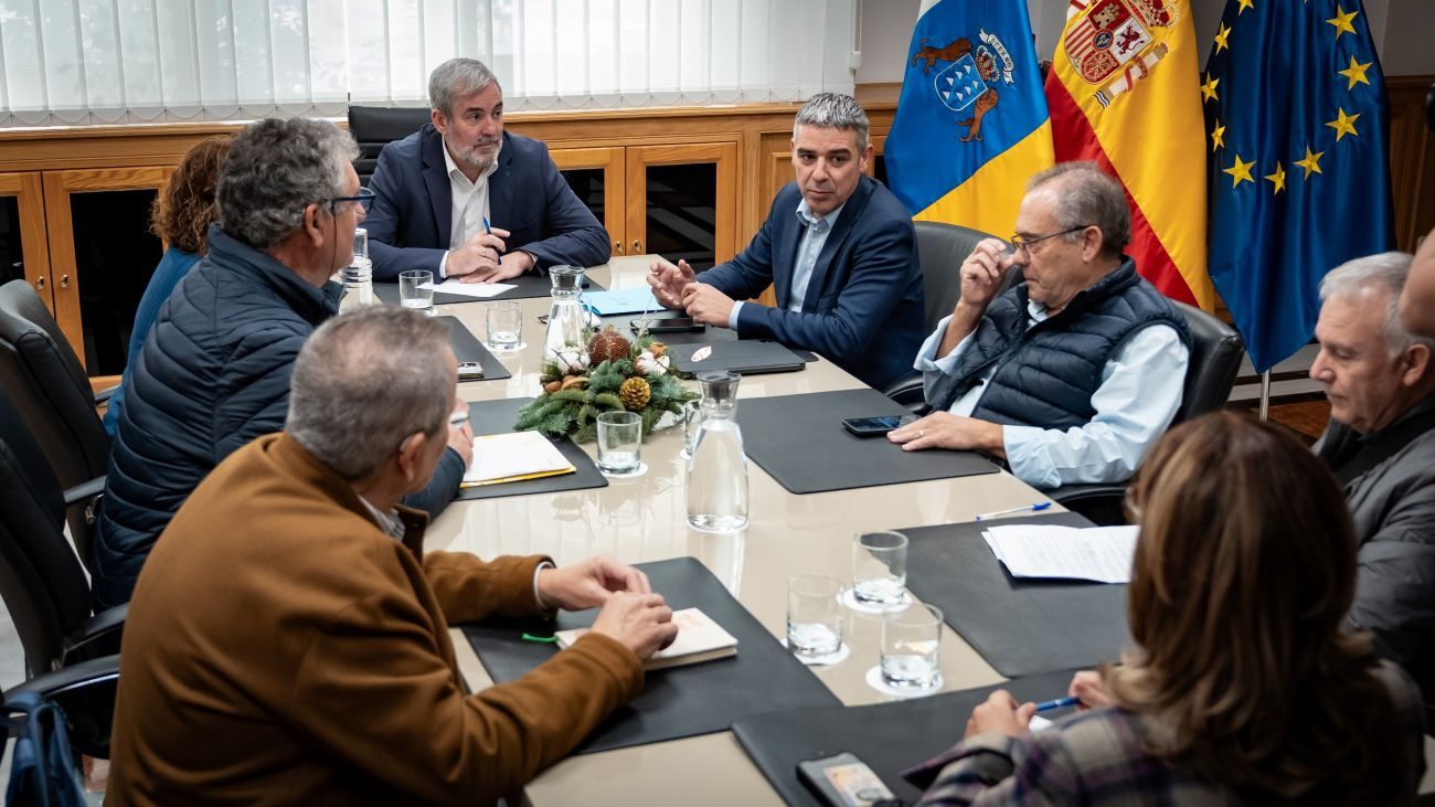 Reunión del Gobierno con el sector primario por los recortes del POSEI.