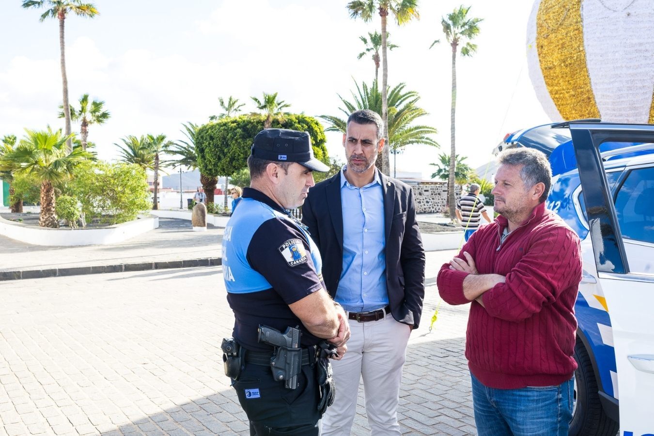 El Ayuntamiento presenta los cuatro coches y tres motos para la Policía Local de La Oliva.