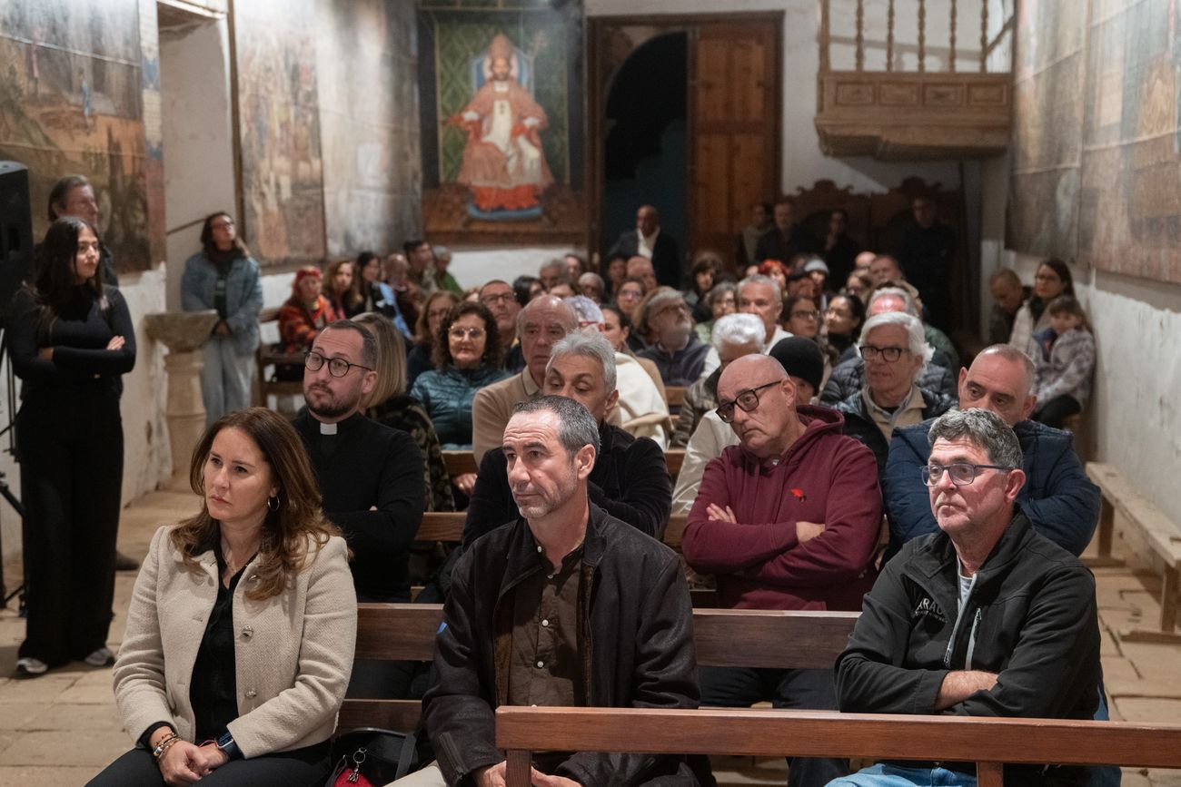 Tres lienzos históricos ya están restaruados en la ermita de Ampuyenta.