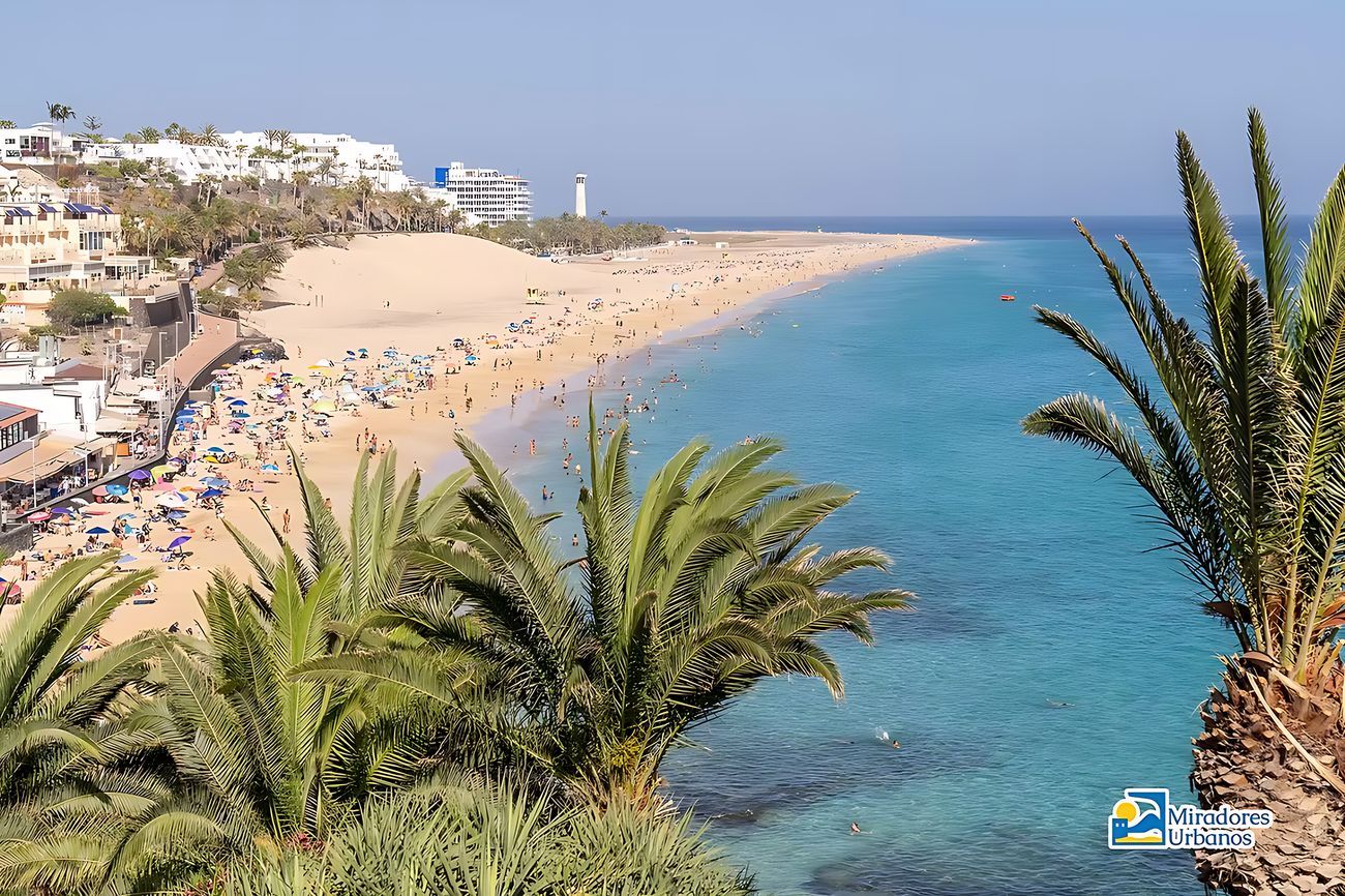 Playa de Morro Jable desde el mirador de la Iglesia de Ntra. Sra. del Carmen.