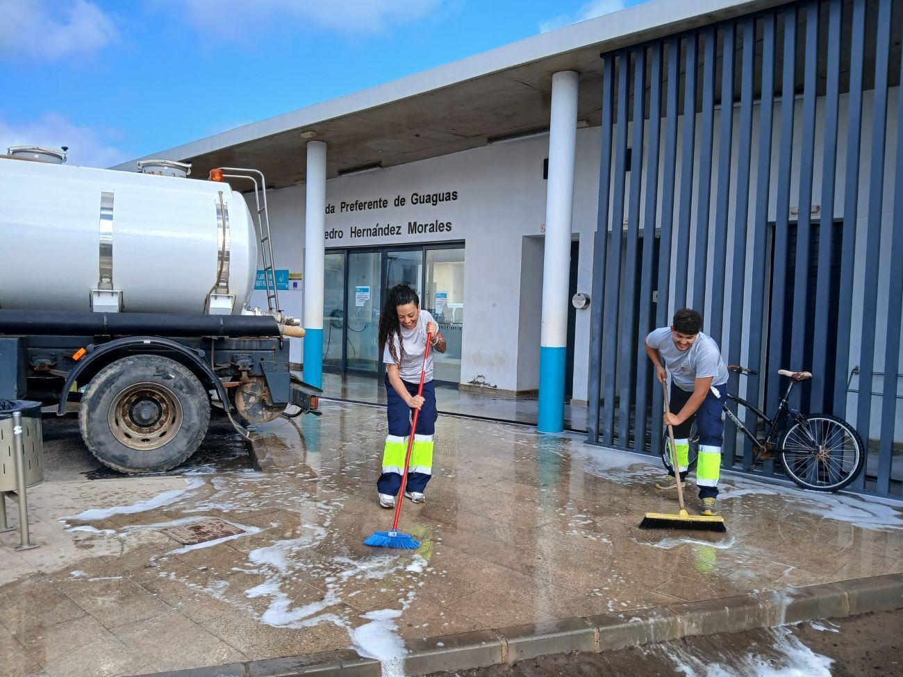Parada preferente de guaguas de Corralejo, en julio de 2025.
