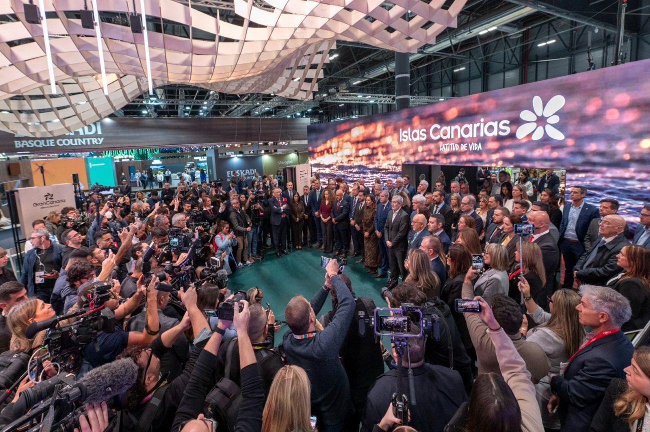 Arrancó Fitur en el stand de Canarias con un minuto de silencio por el accidente de Córdoba.