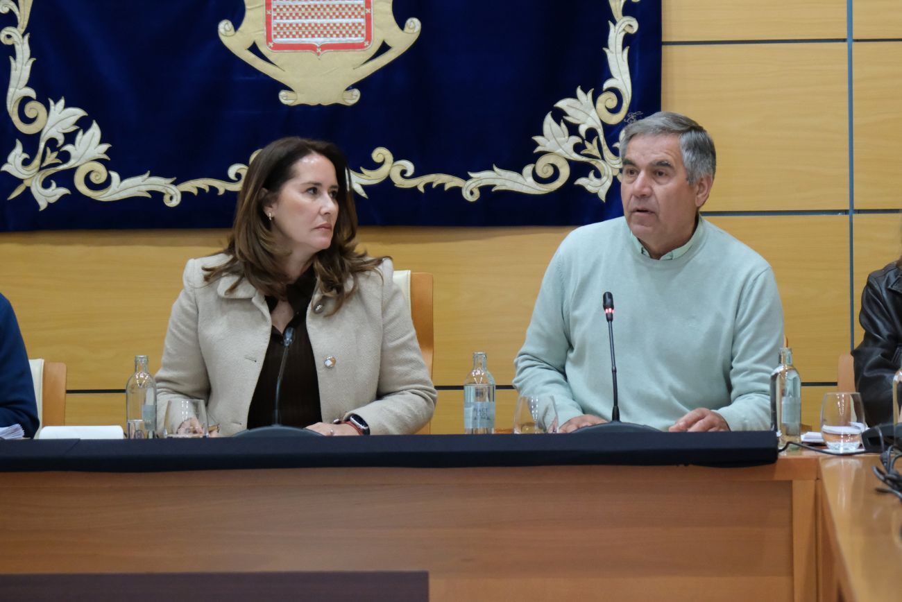 Lola García y Carlos Rodríguez en el pleno.