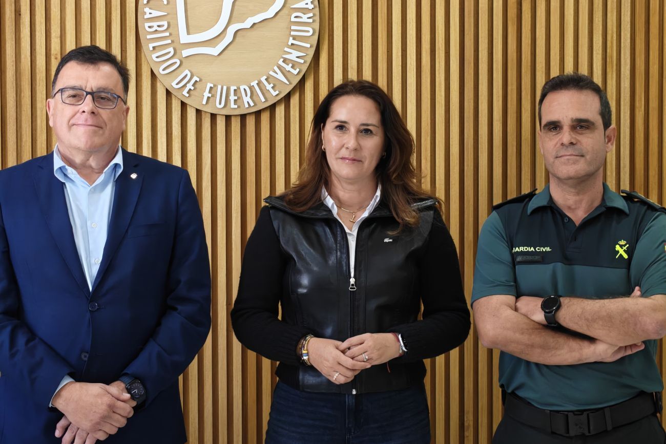 Reunión para prevenir la proliferación de instalaciones ilegales en suelo rústico en Fuerteventura.  (5)