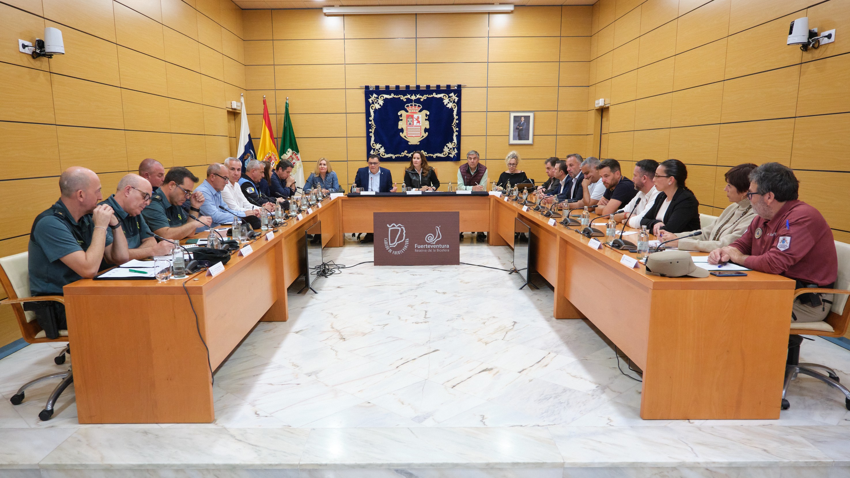 Reunión para prevenir la proliferación de instalaciones ilegales en suelo rústico en Fuerteventura.  (2)