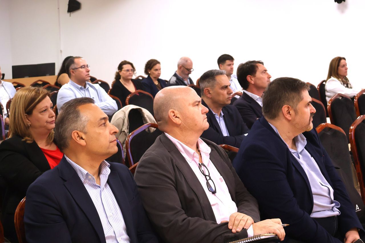 Sesión en la isla de los  Desayunos Laborales, organizada por ASOFUER y GEHOCAN