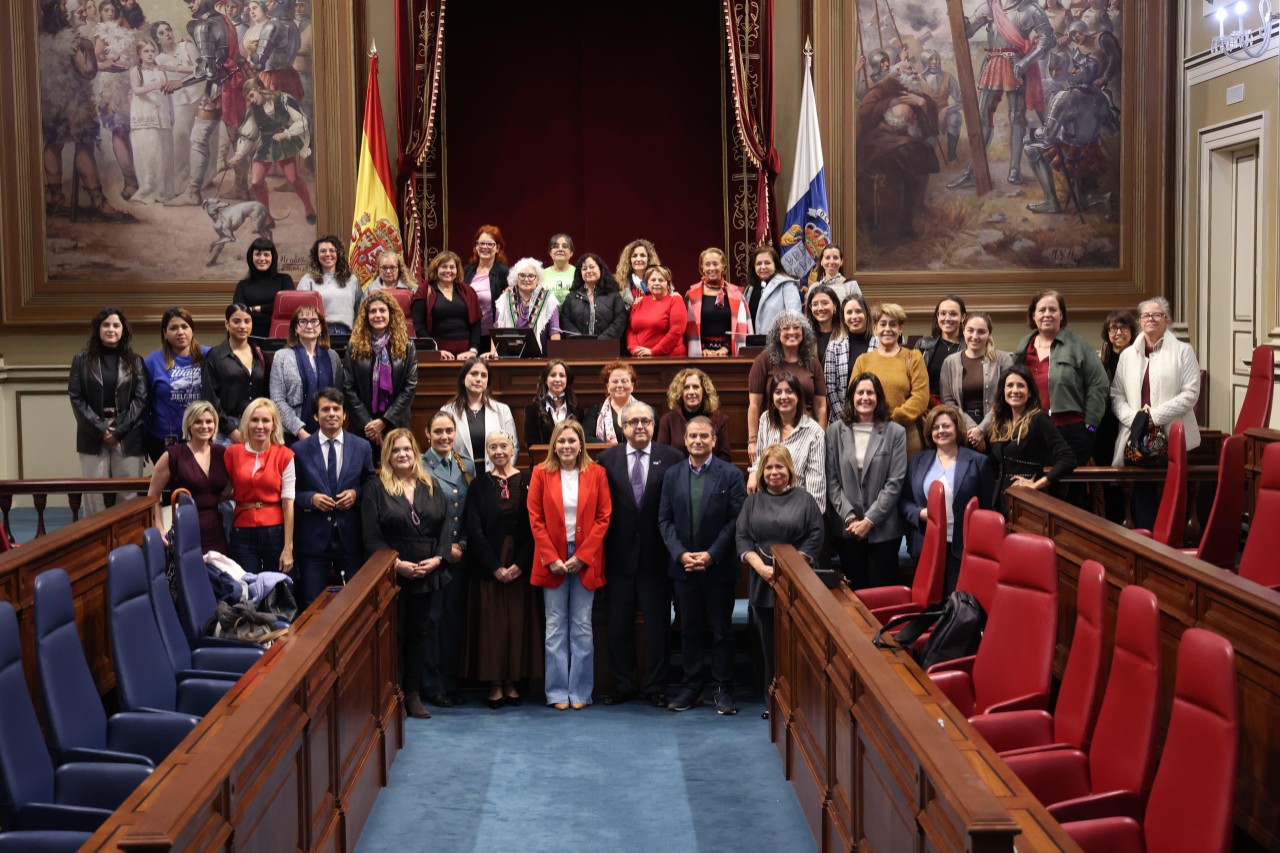 Jornada 'Las que cuidan, limpian y atienden' en el