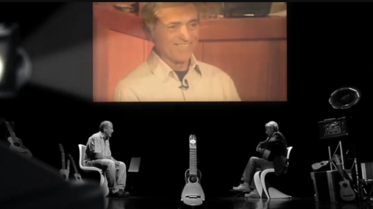 Casimiro Camacho, en el escenario junto a "El Colorao".