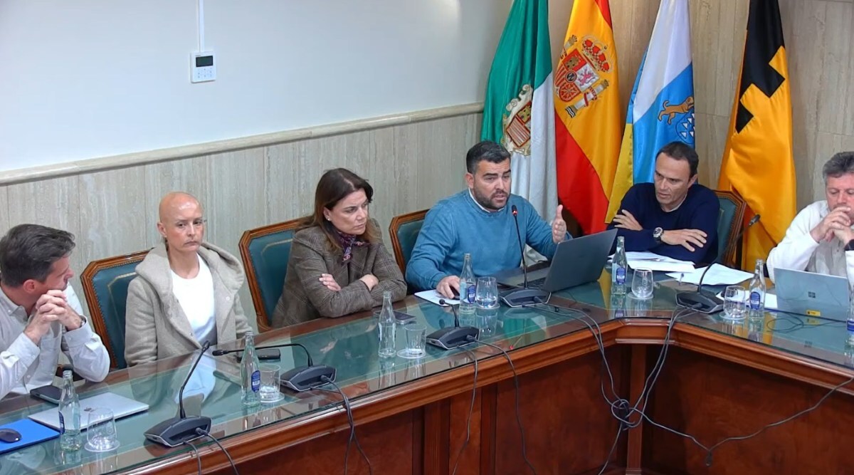 El concejal de Economía y Hacienda, Juan José Rodríguez, en el pleno de Presupuestos de La Oliva.