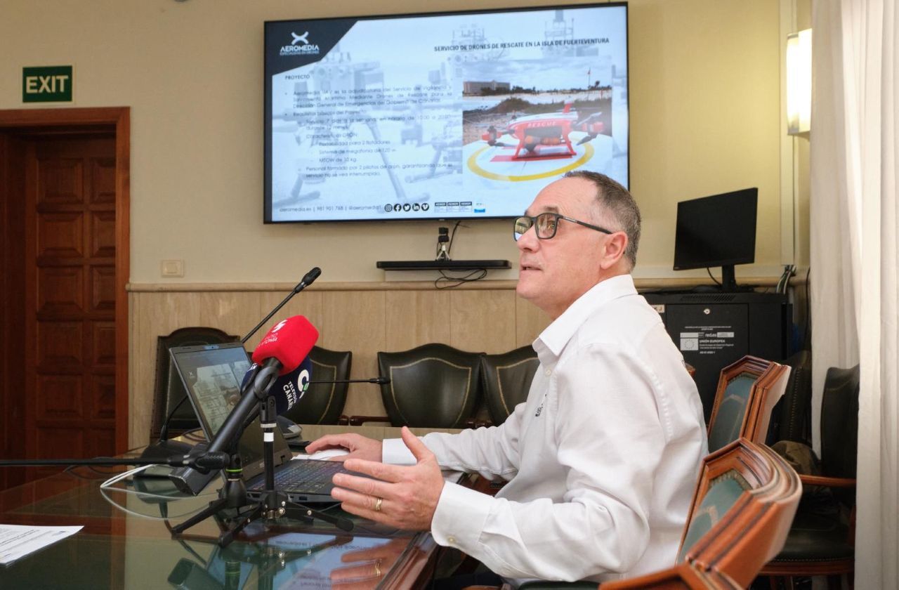 El dispositivo de drones está operado por la empresa Aeromedia UAV.