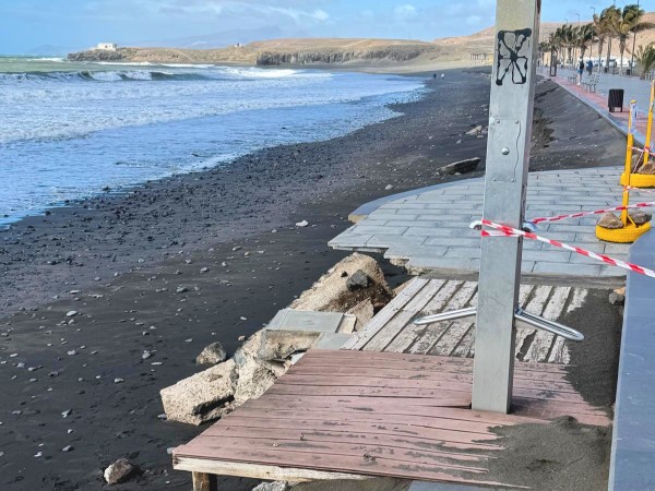 Desperfectos en Tarajalejo ocasionados por la borrasca.