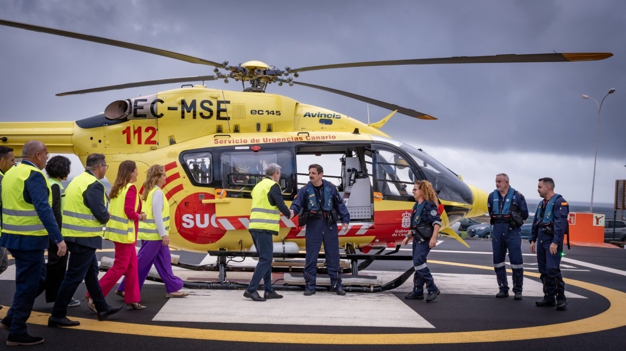 Primer vuelo oficial del helicóptero medicalizado desde la base en Fuerteventura.