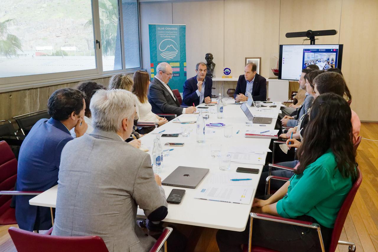 Reunión de trabajo en el Centro Oceanográfico de Canarias (IEO-CSIC).