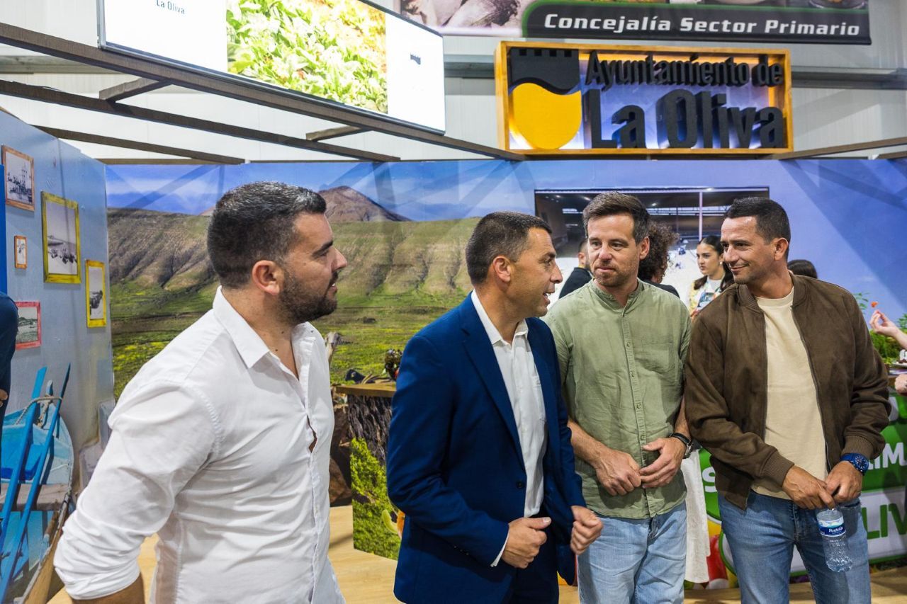 Concejales de La Oliva en el stand de Feaga 20267