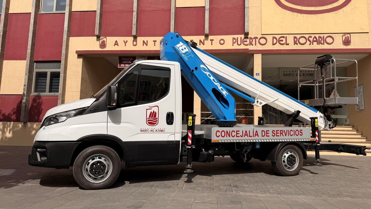 camión ayuntamiento puerto cesta elevadora.