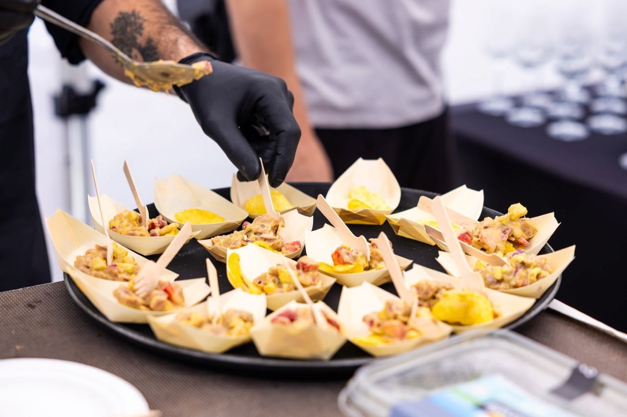 Gastronomía local en la pesentación de Paladea La Oliva 2026.