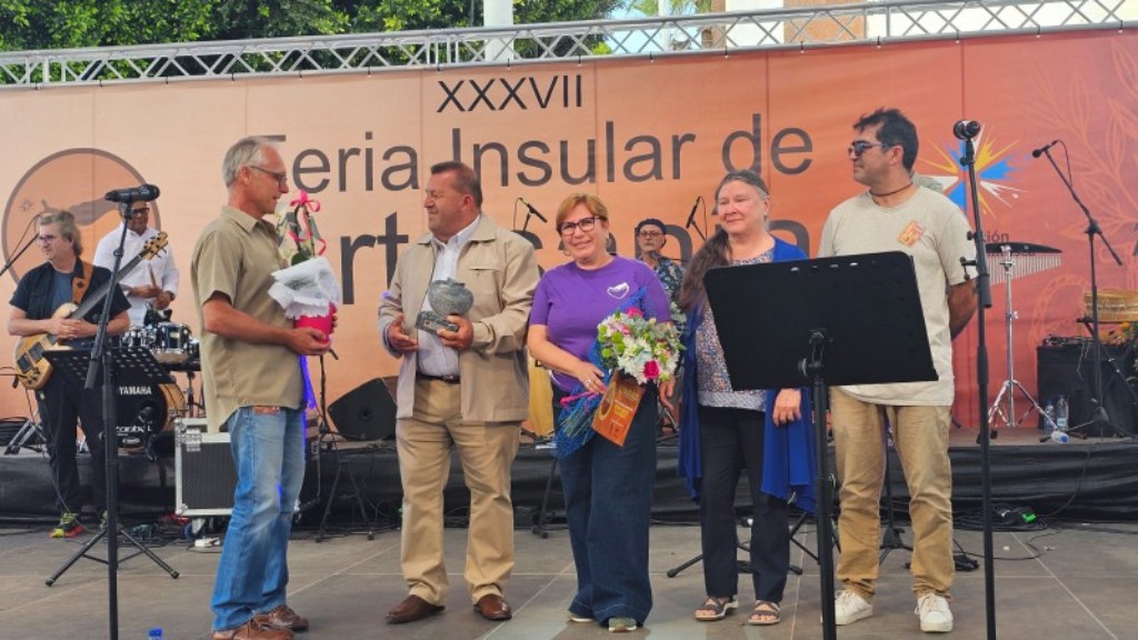 Bernhard Glauser recoge el Premio Insular de Artesanía.
