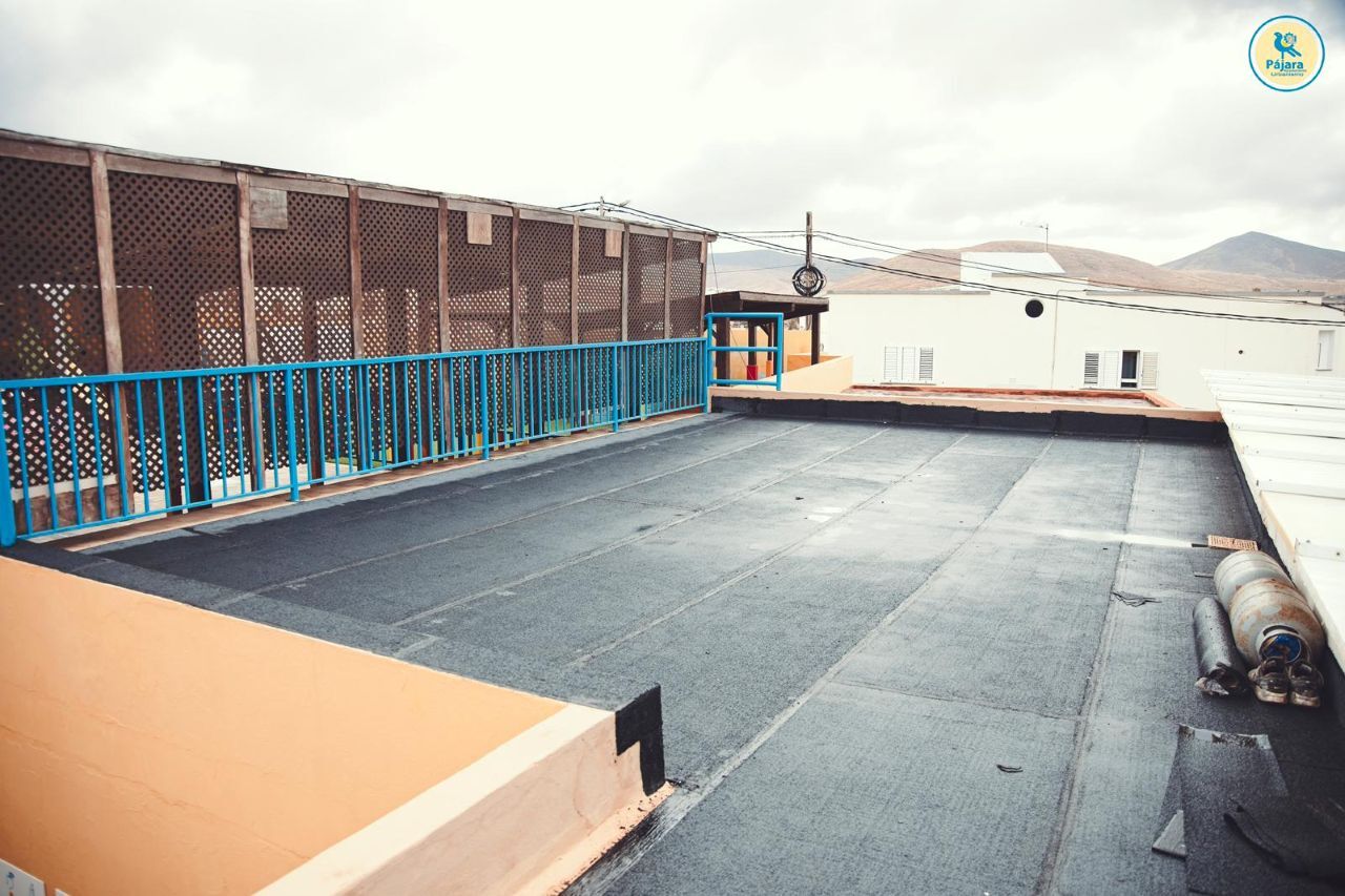 Pájara ejecutó reparaciones en el CEIP Pájara tras detectarse filtraciones en las cubiertas.