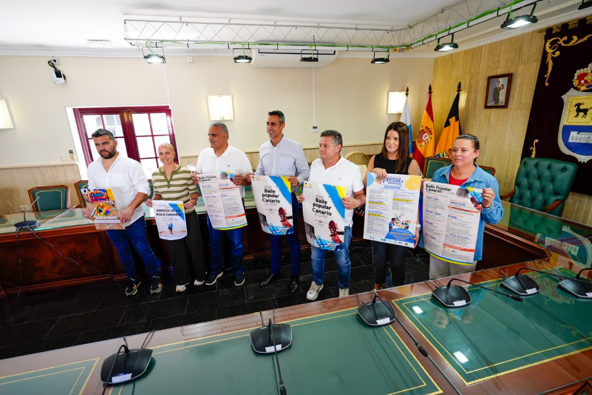 Presentación del Día de Canarias desde el Ayuntamiento de La Oliva.