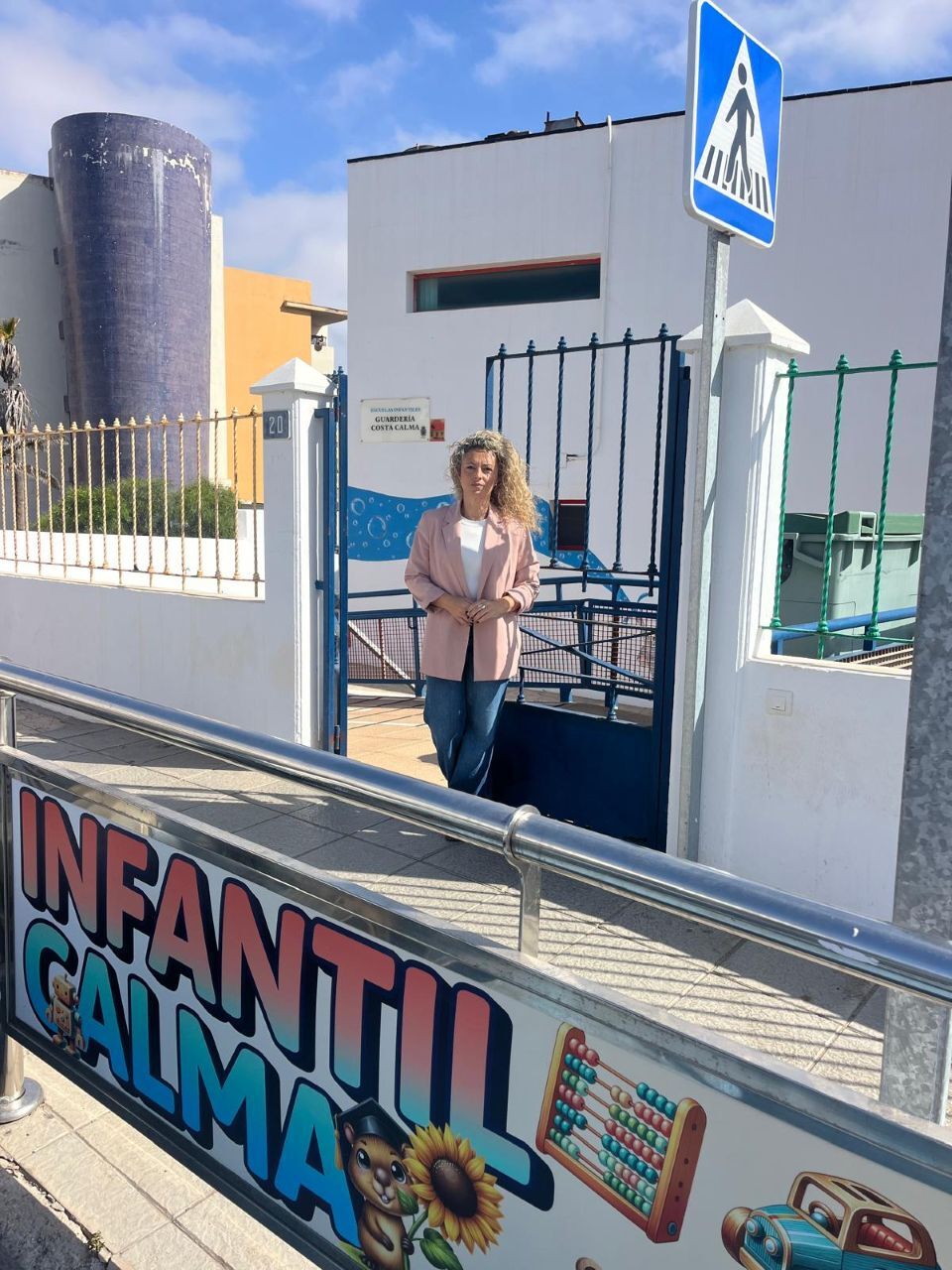 Miryam de León (PP), frente a la Guardería de Costa Calma.