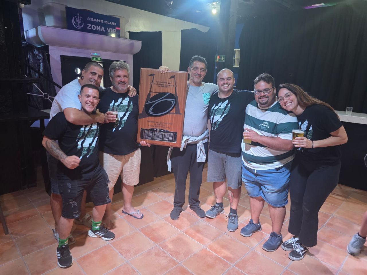 Celebración del segundo título del el CR Mahoh.