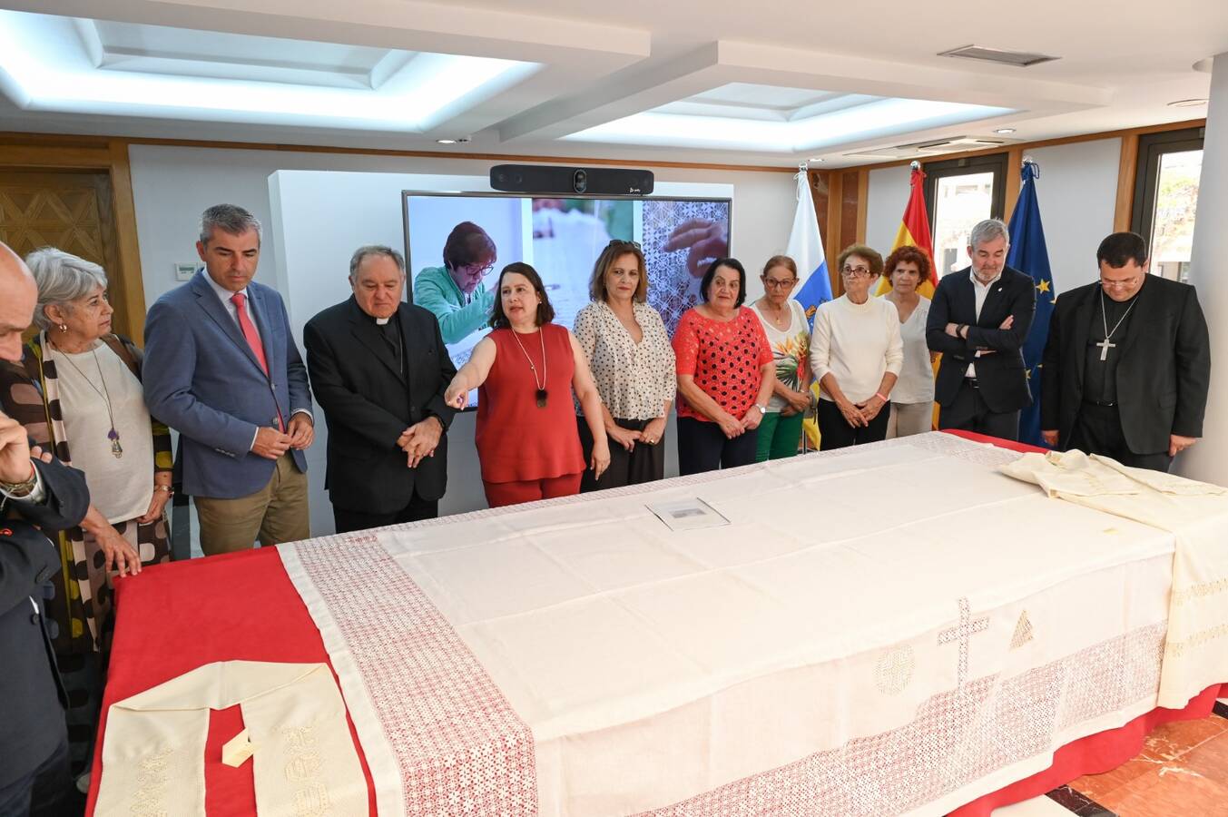 Las caladoras de Ingenio confeccionarán el regalo al Papa León XIV (1)