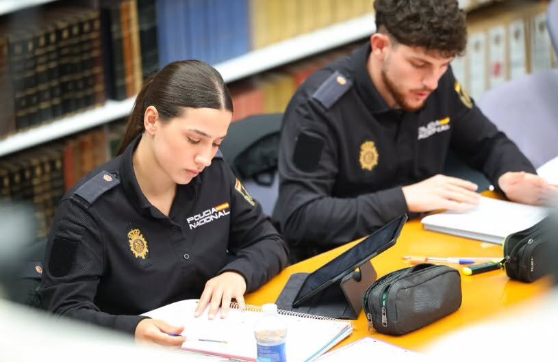 Imagen de la formación de nuevos agentes en la Escuela Nacional de Policía, en Ávila.