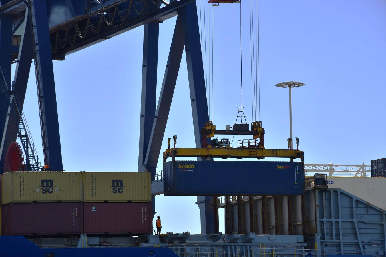 muelle puerto del rosario buque contenedores transportes mercancías | ©Ada Chacón, 2026.