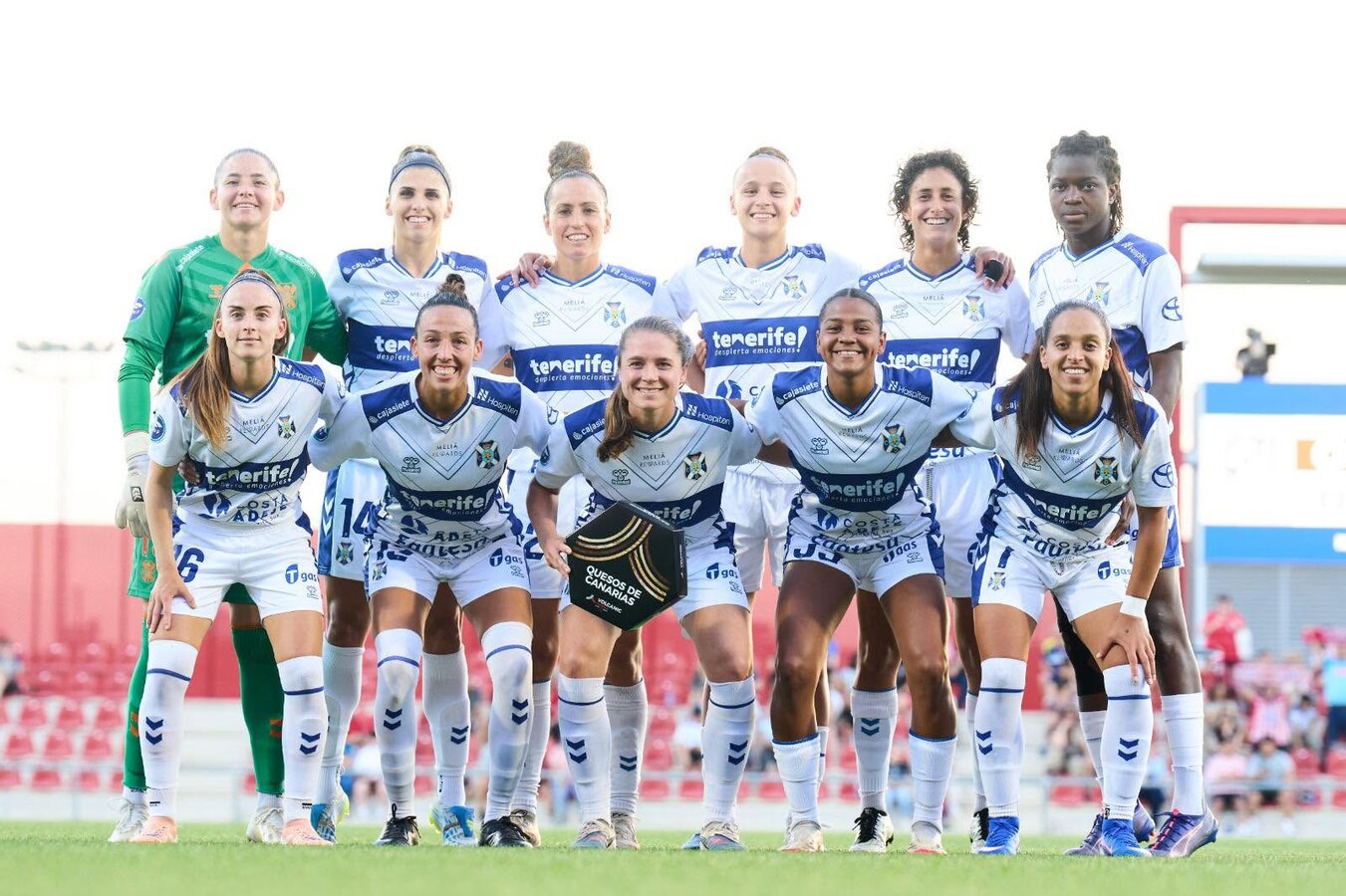 El Costa Adeje Tenerife Egatesa de la temporada 2025-2026, en una imagen del Club Deportivo Tenerife Femenino.
