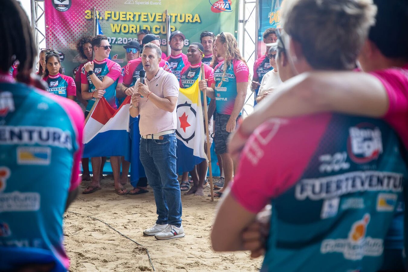 El alcalde abre el Mundial de Windsurf y Wingfoil 2026.